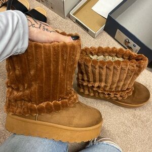 Glaze brand, Brown Faux Fur Women's Boots: size 8. Runs small: Fits like 6 1/2
